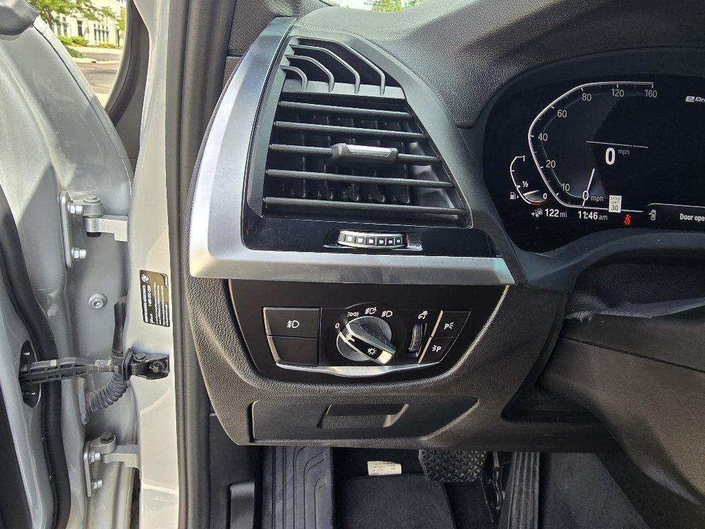 BMW X3 view 18