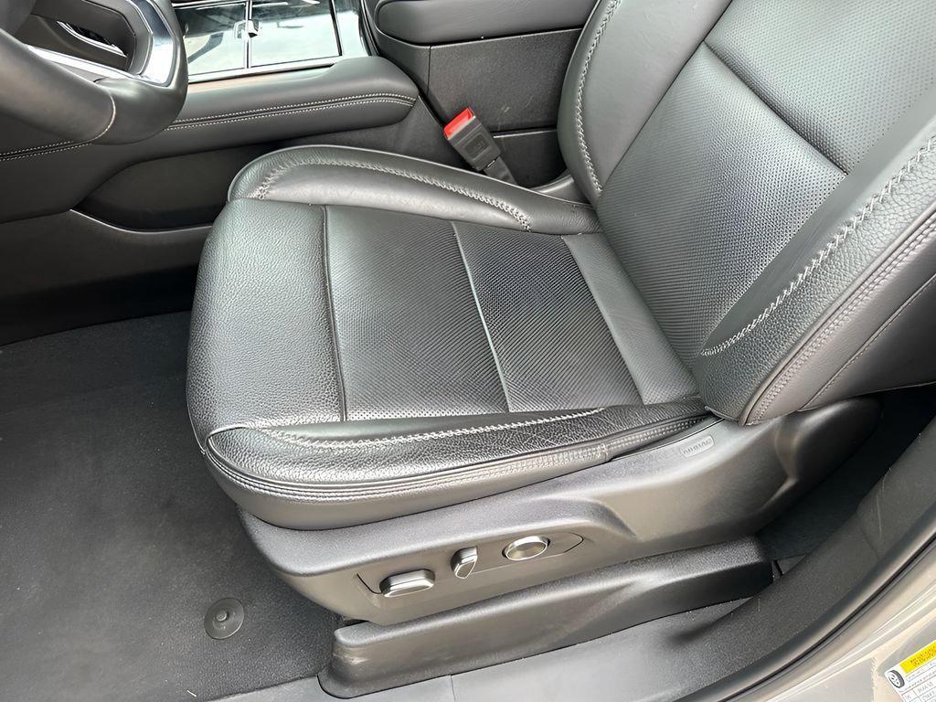 used 2025 GMC Yukon car, priced at $69,395