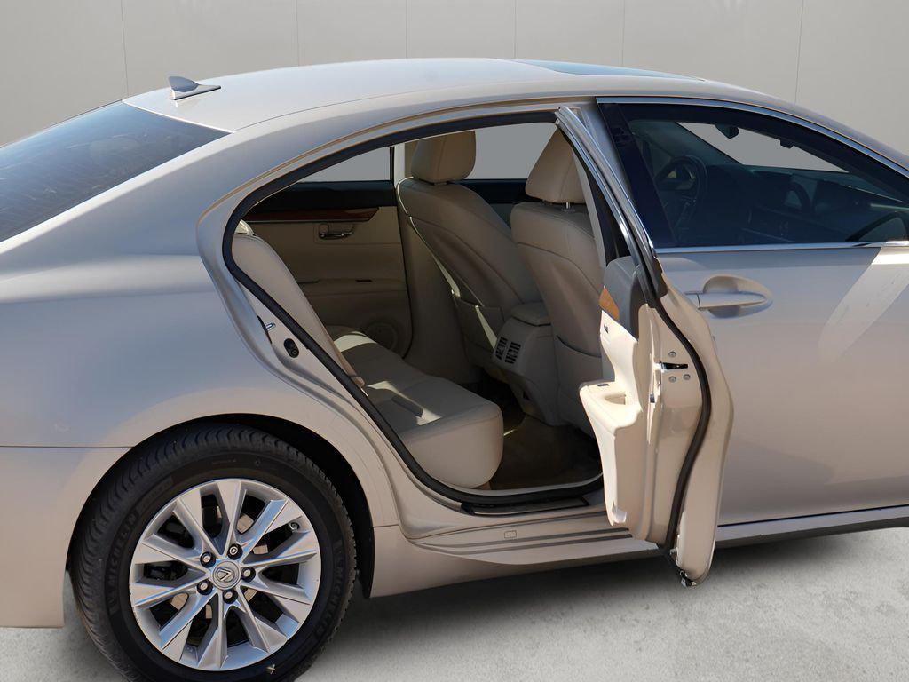 used 2013 Lexus ES 300h car, priced at $15,995