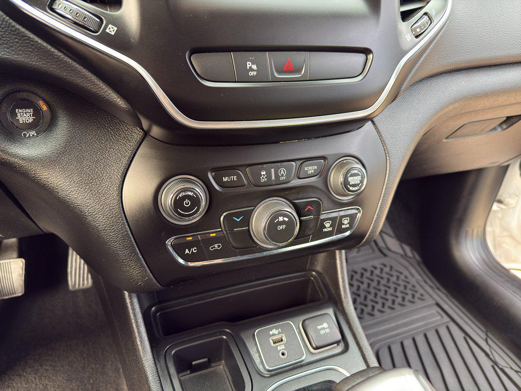 used 2020 Jeep Cherokee car, priced at $16,494