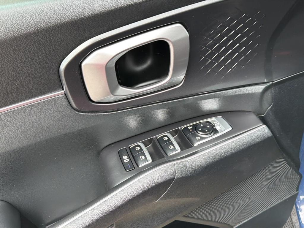 used 2025 Kia Sorento car, priced at $34,400