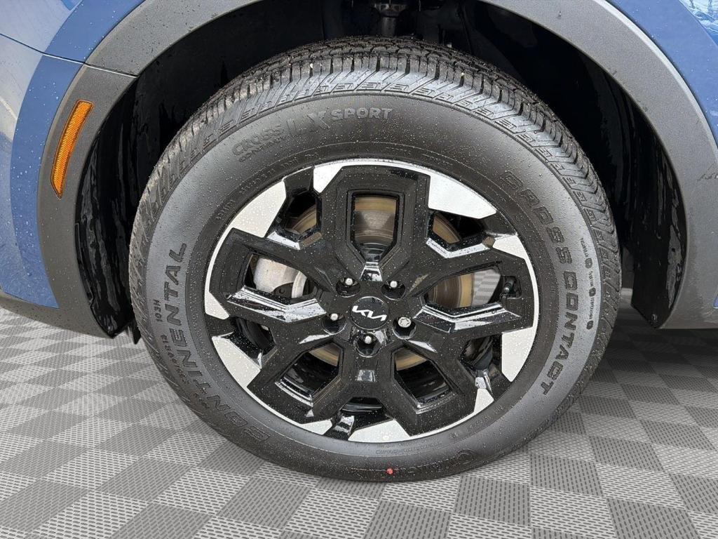 used 2025 Kia Sorento car, priced at $34,400