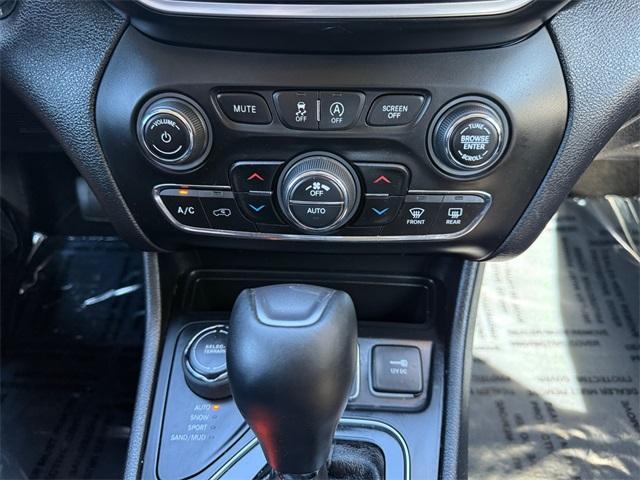 used 2020 Jeep Cherokee car, priced at $18,075