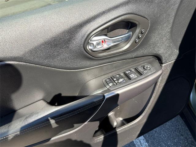 used 2020 Jeep Cherokee car, priced at $18,075