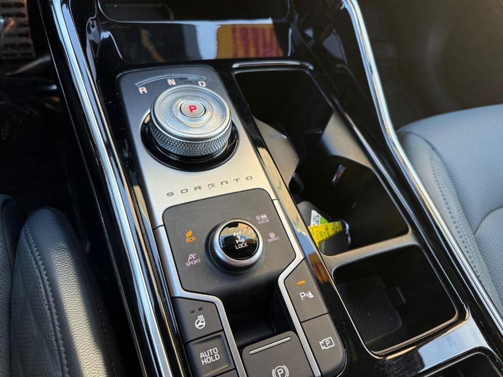 used 2025 Kia Sorento Hybrid car, priced at $29,874