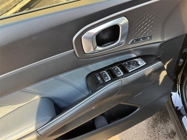 used 2025 Kia Sorento Hybrid car, priced at $29,874