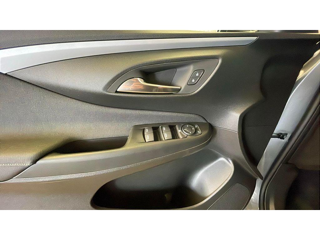 new 2025 Buick Envista car, priced at $24,785