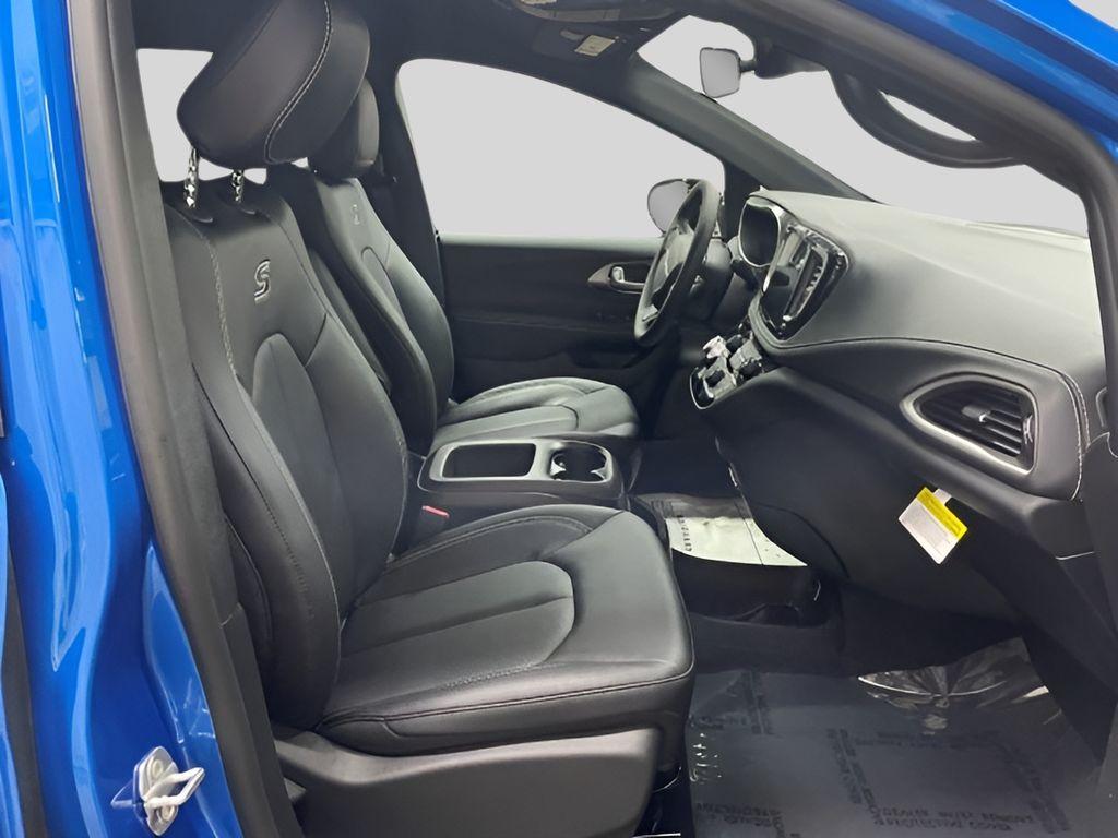 new 2026 Chrysler Pacifica car, priced at $48,975