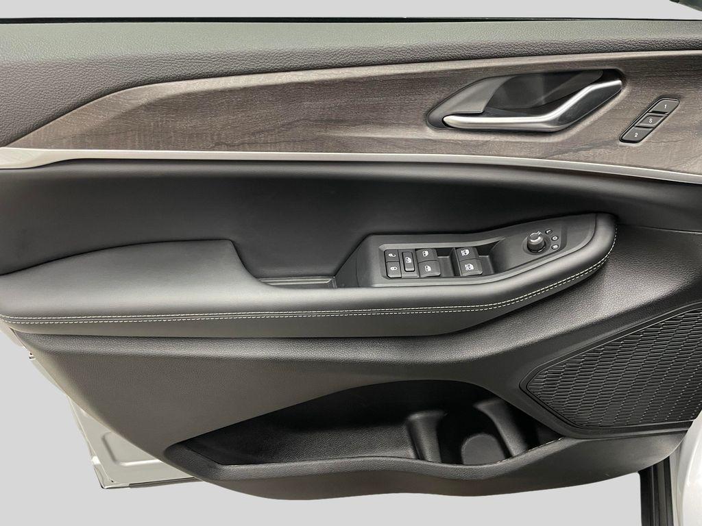 new 2025 Jeep Grand Cherokee car, priced at $48,444