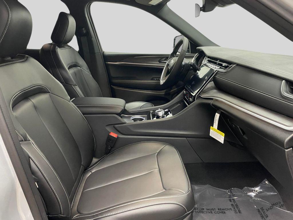 new 2025 Jeep Grand Cherokee car, priced at $48,444