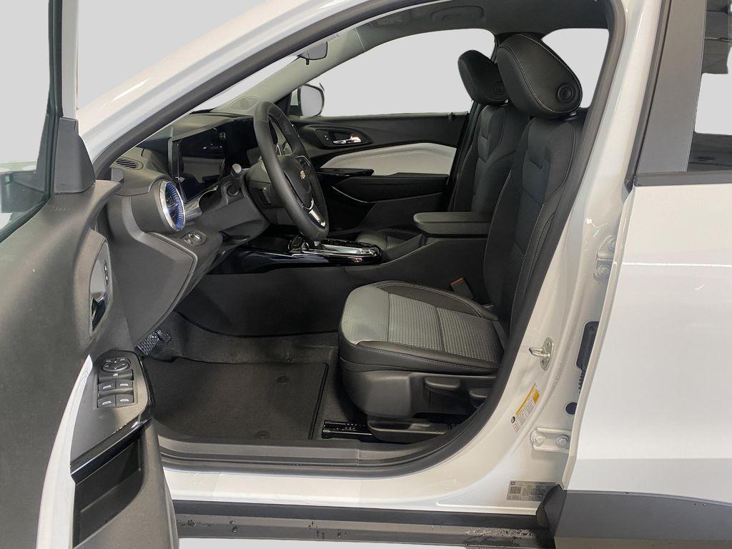 new 2026 Chevrolet Trax car, priced at $25,925