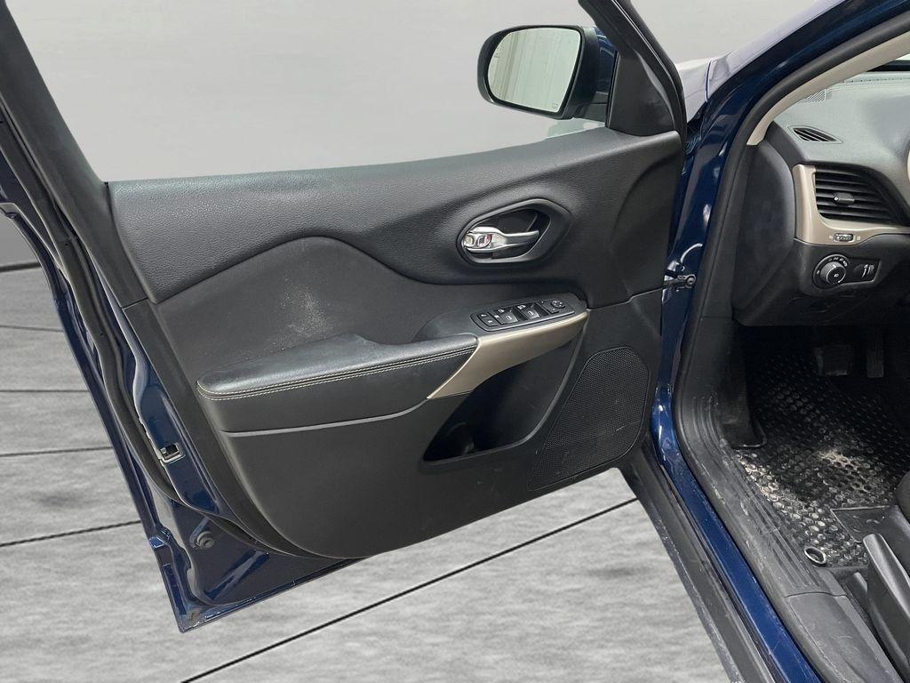 used 2018 Jeep Cherokee car, priced at $13,771