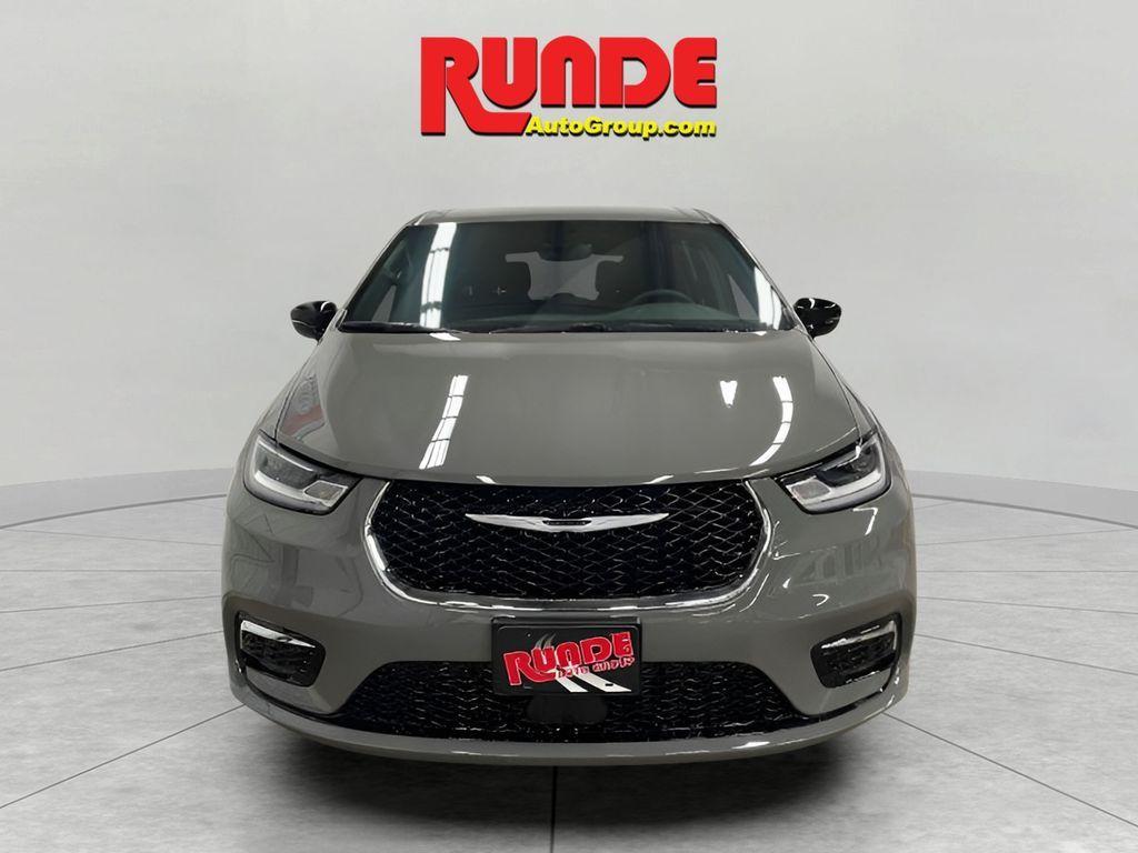 used 2025 Chrysler Pacifica car, priced at $40,992