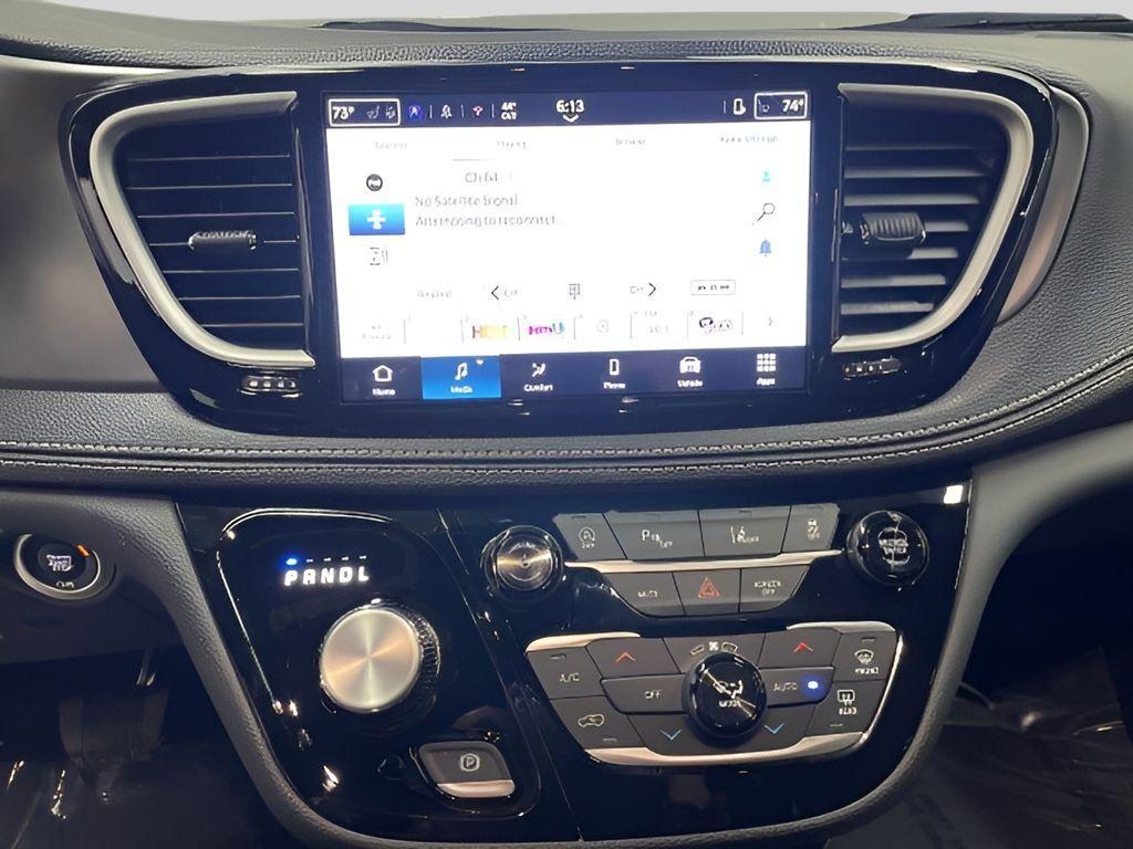 used 2025 Chrysler Pacifica car, priced at $40,992