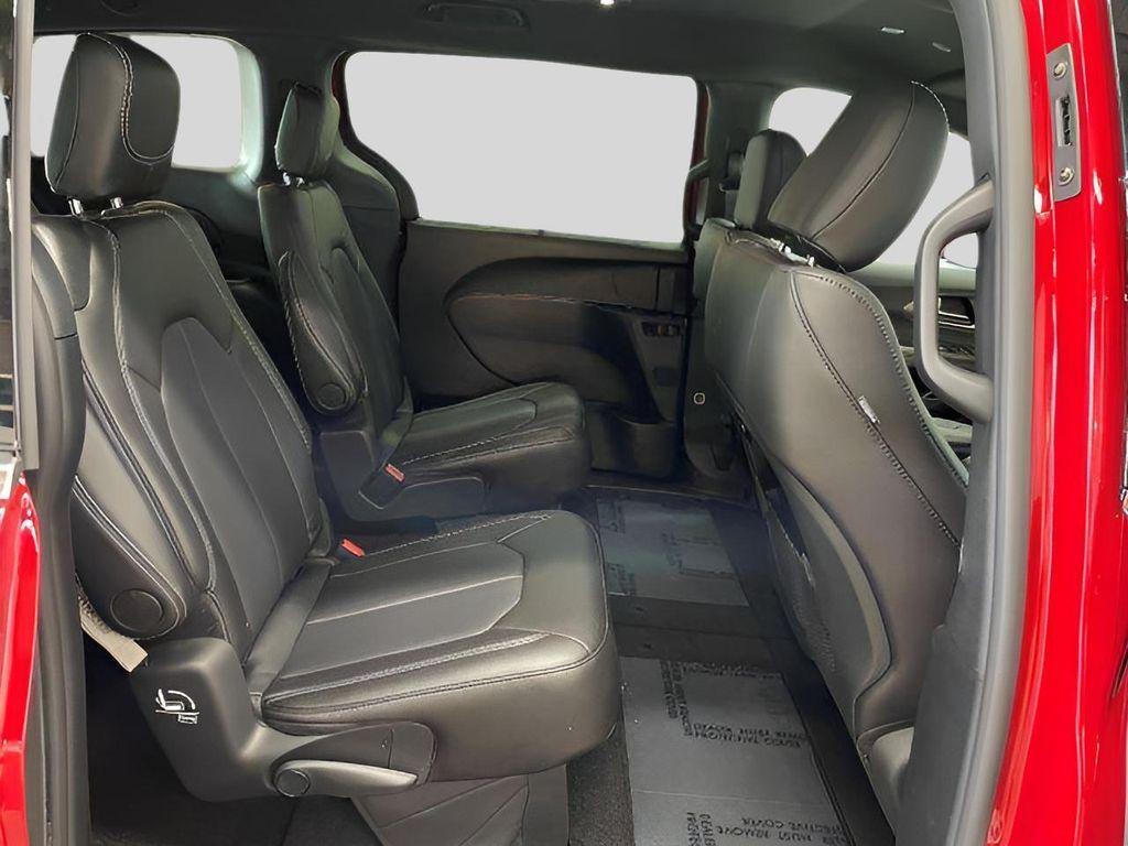 new 2026 Chrysler Pacifica car, priced at $44,043