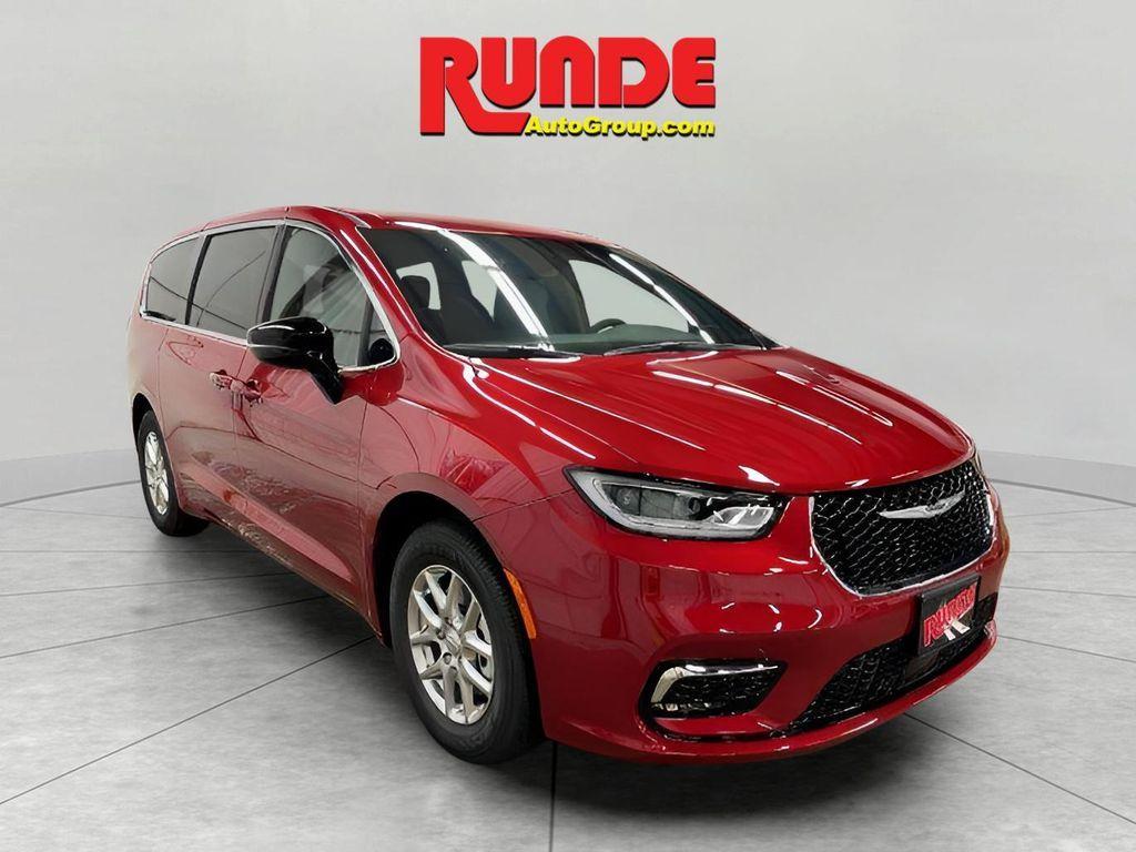 new 2026 Chrysler Pacifica car, priced at $44,043