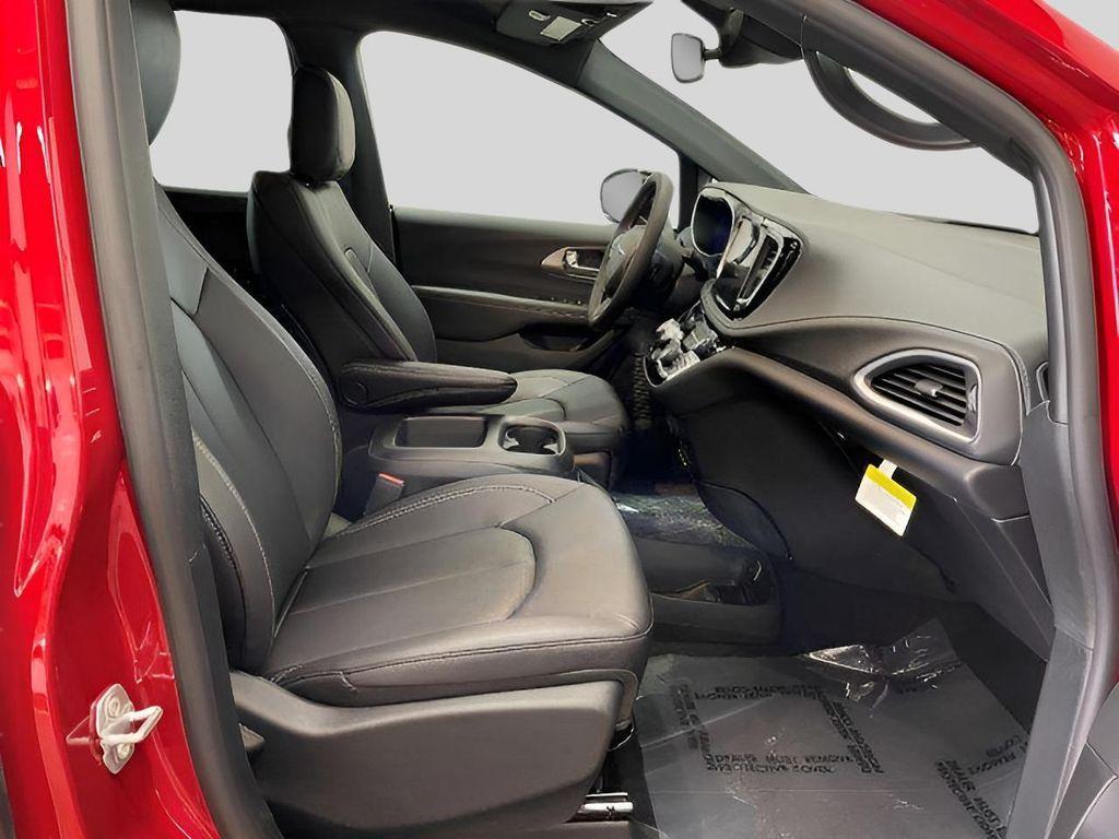 new 2026 Chrysler Pacifica car, priced at $44,043