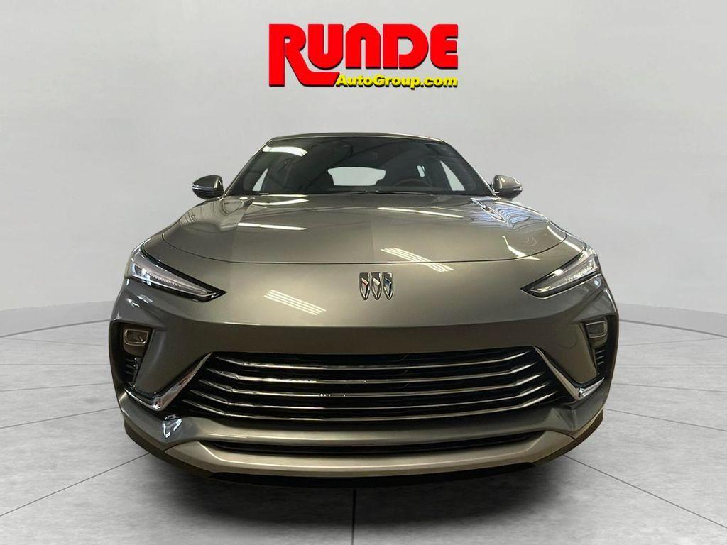 new 2025 Buick Envista car, priced at $25,380