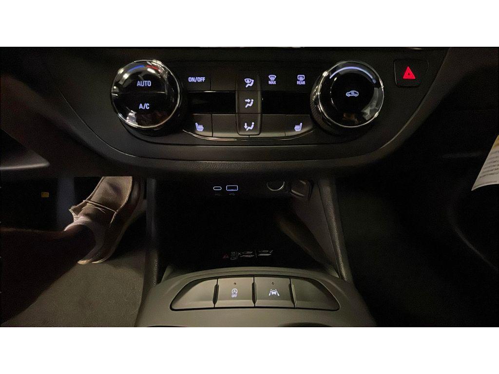 new 2025 Buick Envista car, priced at $25,380