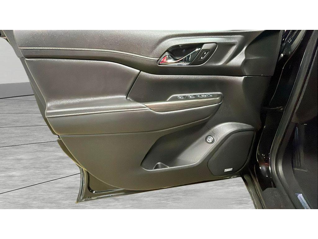 used 2023 GMC Acadia car, priced at $30,989