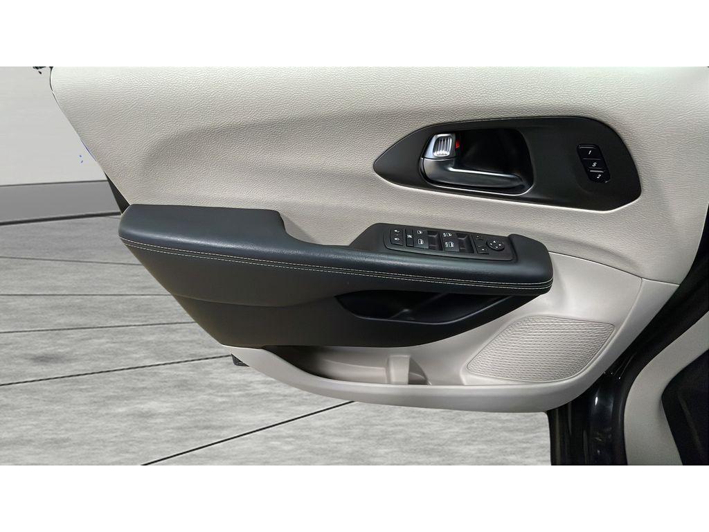 used 2023 Chrysler Pacifica car, priced at $26,800