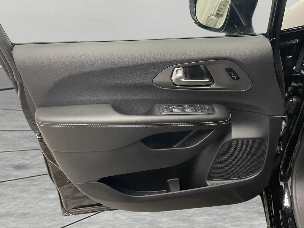 new 2027 Chrysler Pacifica car, priced at $55,175