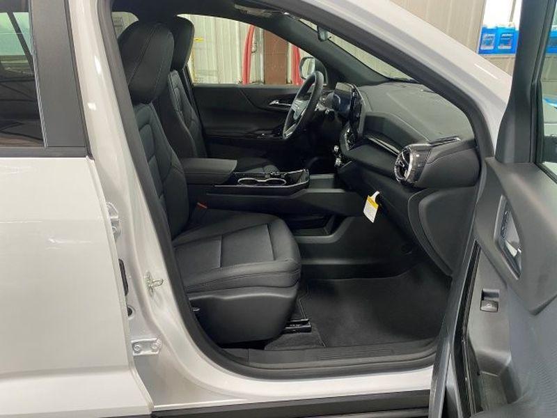 new 2026 Chevrolet Equinox car, priced at $33,744