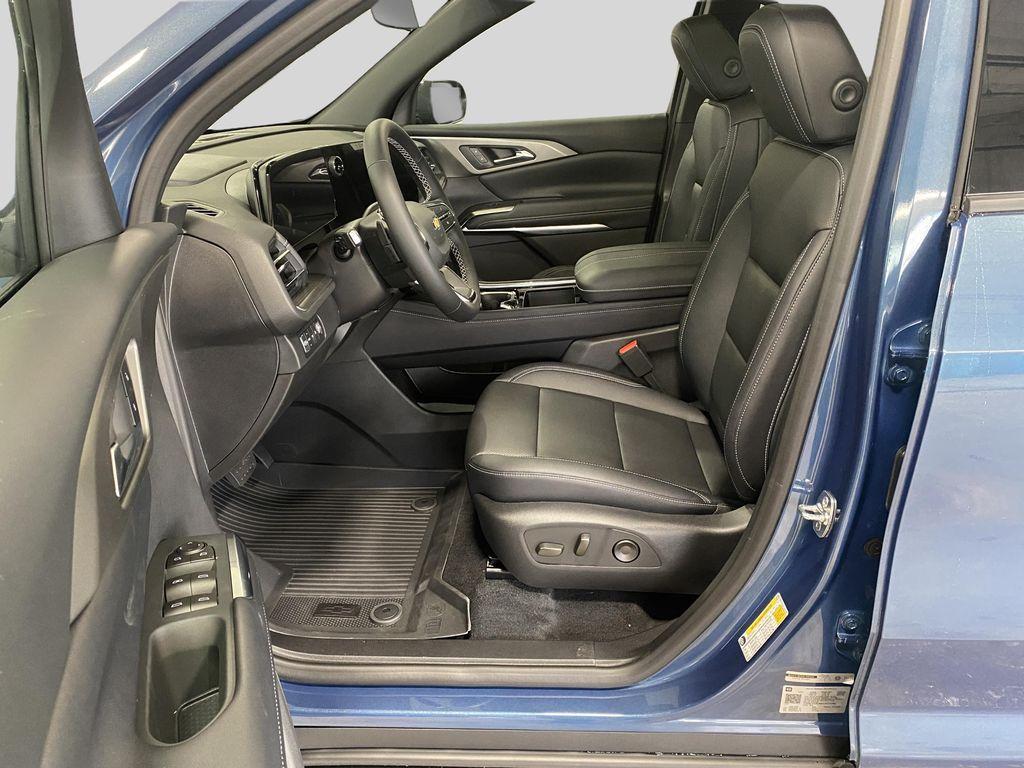 new 2026 Chevrolet Traverse car, priced at $48,013