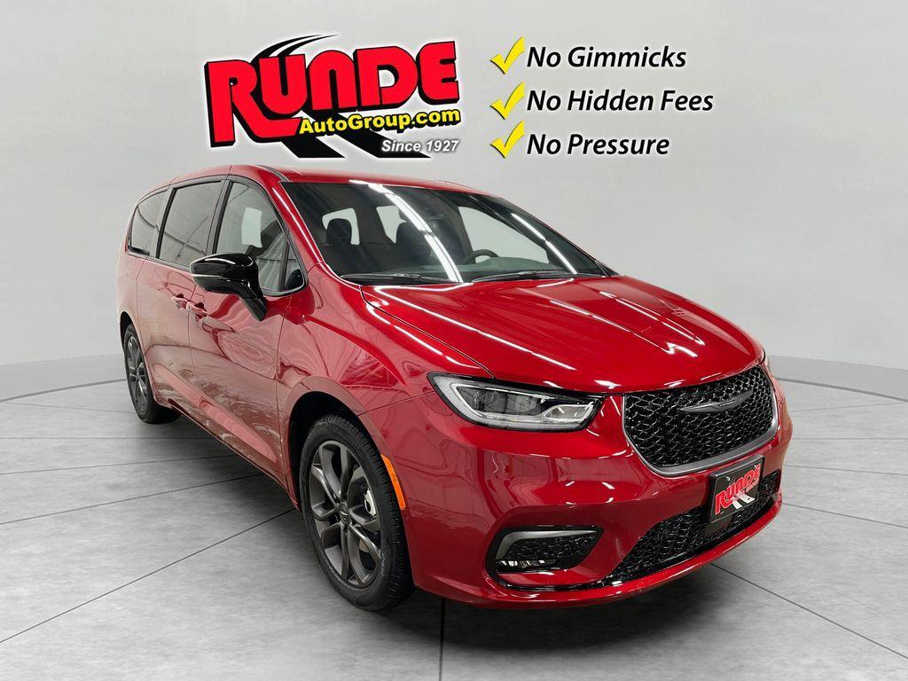 new 2026 Chrysler Pacifica car, priced at $46,402