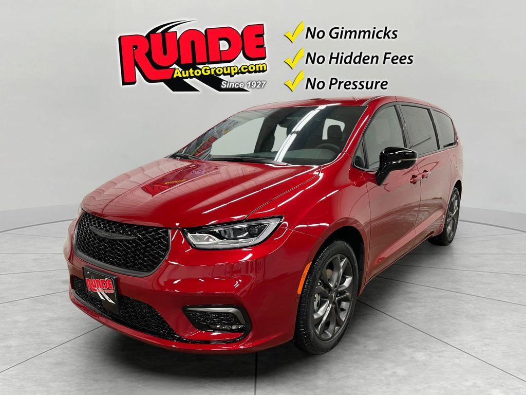 new 2026 Chrysler Pacifica car, priced at $46,402