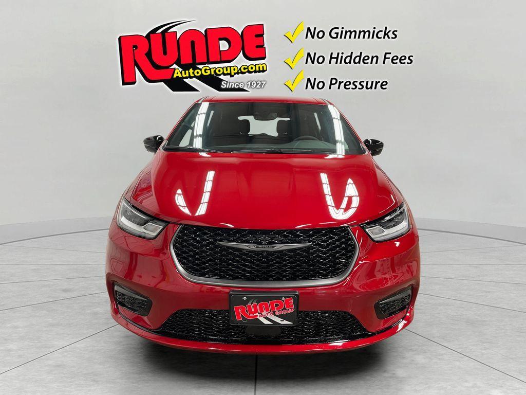 new 2026 Chrysler Pacifica car, priced at $46,402