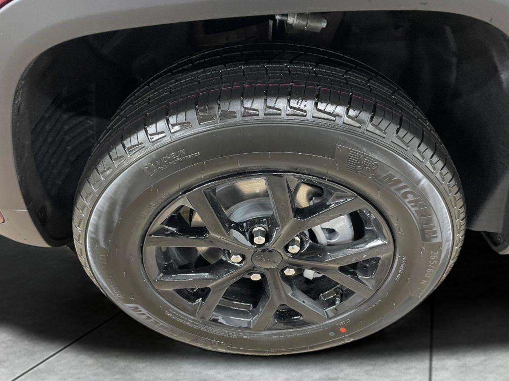 new 2025 Jeep Grand Cherokee car, priced at $45,662