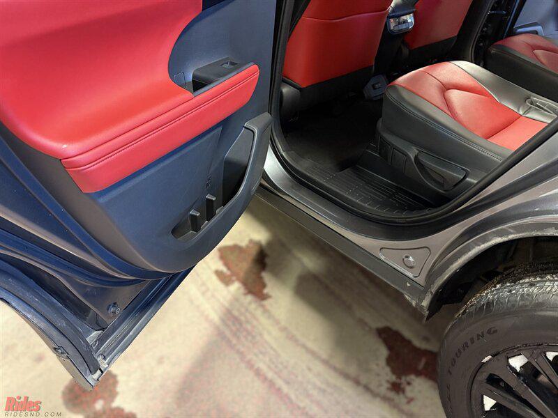 used 2023 Toyota Highlander car, priced at $39,900