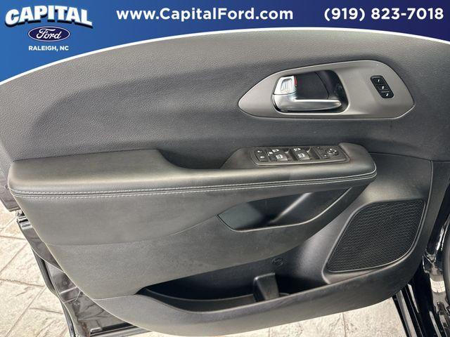 used 2025 Chrysler Pacifica car, priced at $31,995