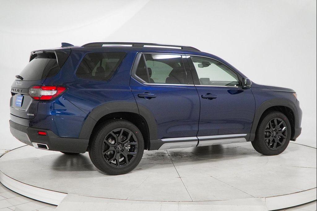 new 2025 Honda Pilot car, priced at $47,989