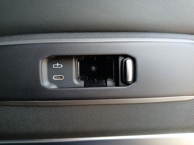 new 2026 BMW X7 car, priced at $128,500