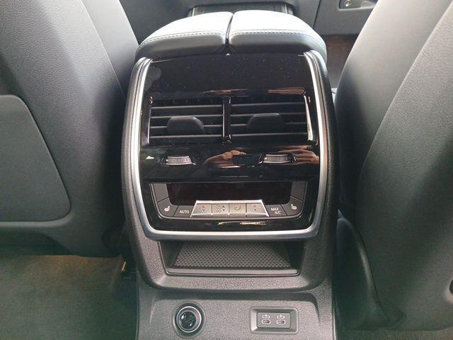 new 2026 BMW X7 car, priced at $128,500