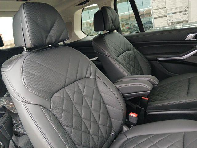 new 2026 BMW X7 car, priced at $99,085