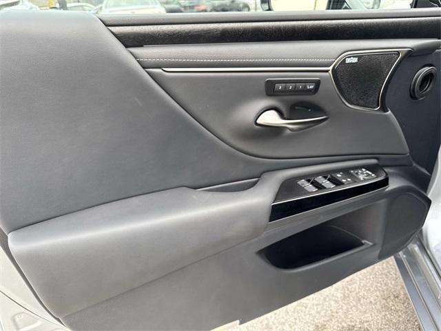 new 2025 Lexus ES 350 car, priced at $55,450