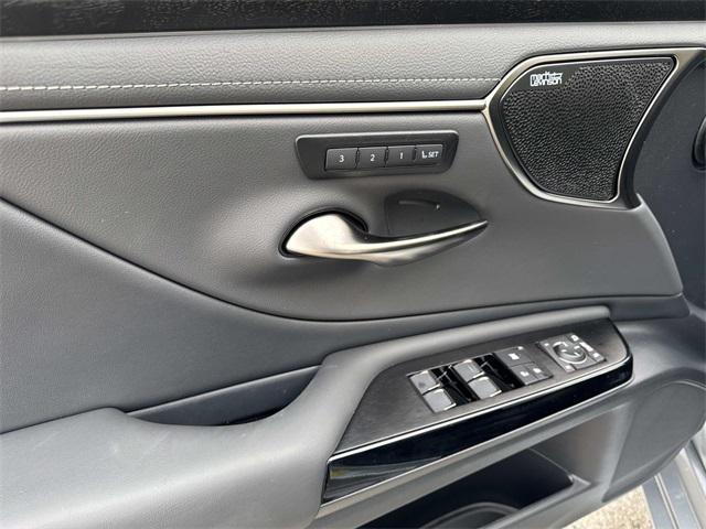 new 2025 Lexus ES 350 car, priced at $55,450