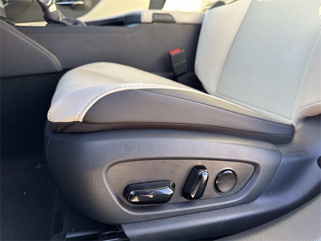 new 2025 Lexus ES 350 car, priced at $47,410