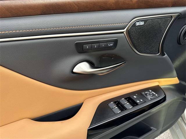 new 2025 Lexus ES 350 car, priced at $55,035