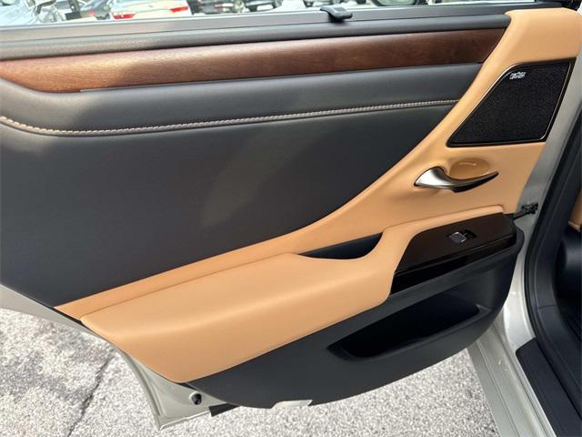 new 2025 Lexus ES 350 car, priced at $55,035