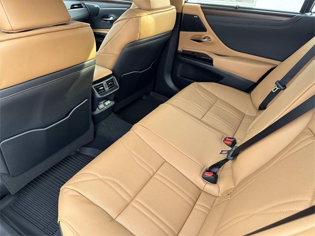 new 2025 Lexus ES 350 car, priced at $55,035