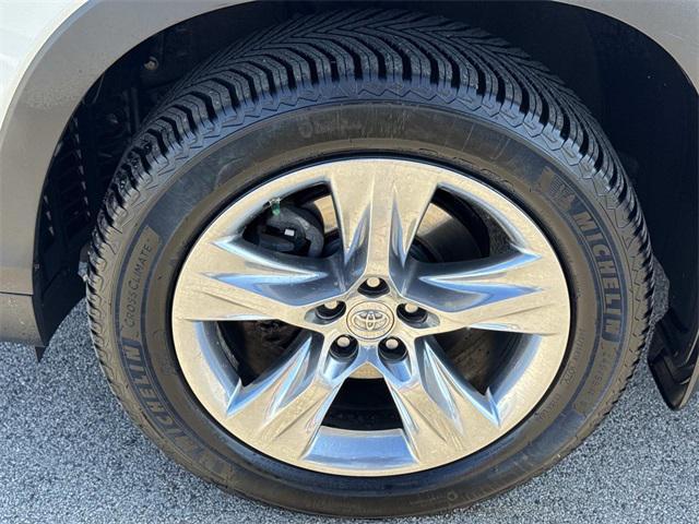used 2015 Toyota Highlander car, priced at $17,995