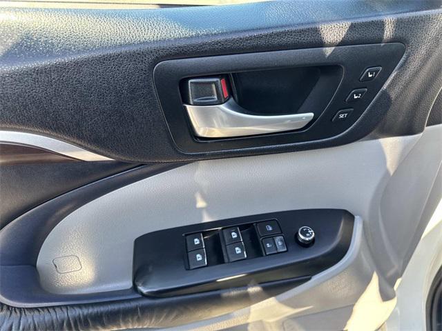 used 2015 Toyota Highlander car, priced at $17,995