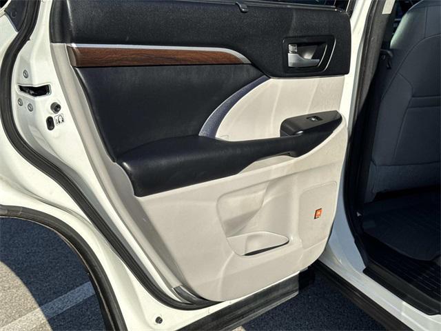 used 2015 Toyota Highlander car, priced at $17,995