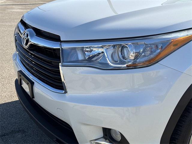 used 2015 Toyota Highlander car, priced at $17,995