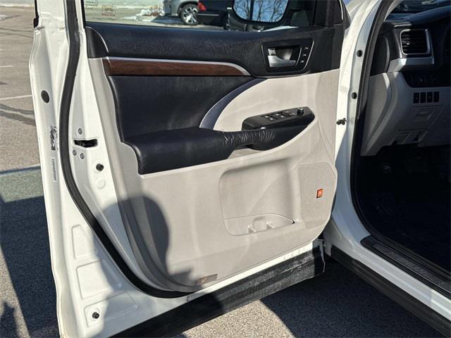 used 2015 Toyota Highlander car, priced at $17,995