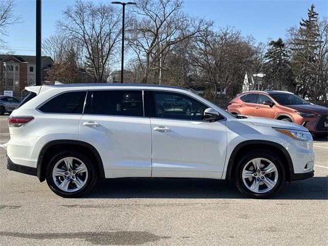 used 2015 Toyota Highlander car, priced at $17,995